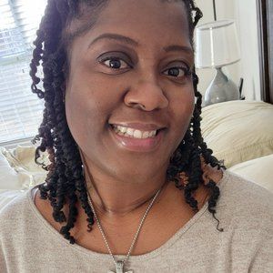 Meet your Posher, Ramona